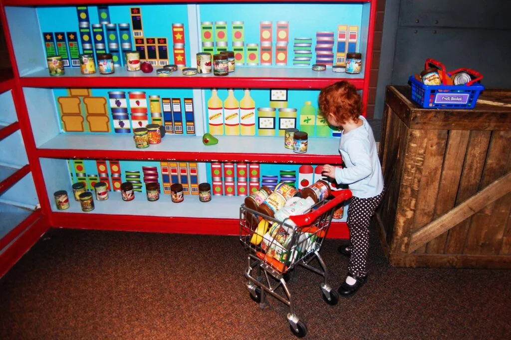Shopping for groceries at the Children's Museum of Atlanta | atlantaandbeyond.com
