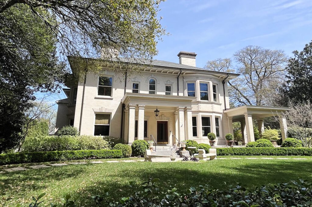 Atlanta's Inman Park: Self Guided Walking Tour - The Second Joel Hurt House
- 177 Elizabeth Street |atlantaandbeyond.com
