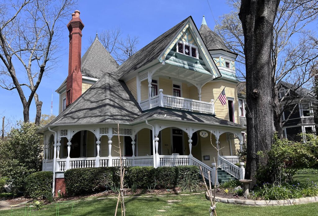 Atlanta's Inman Park: Self Guided Walking Tour - The Colonel TW Latham House - 804 Edgewood Ave | atlantaandbeyond.com