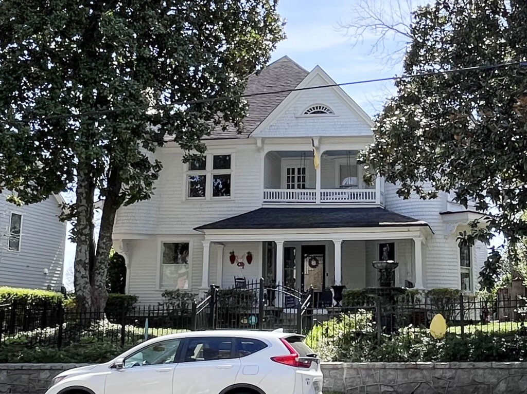 Atlanta's Inman Park: Self Guided Walking Tour - The LeCraw House - 897 Edgewood Ave | atlantaandbeyond.com