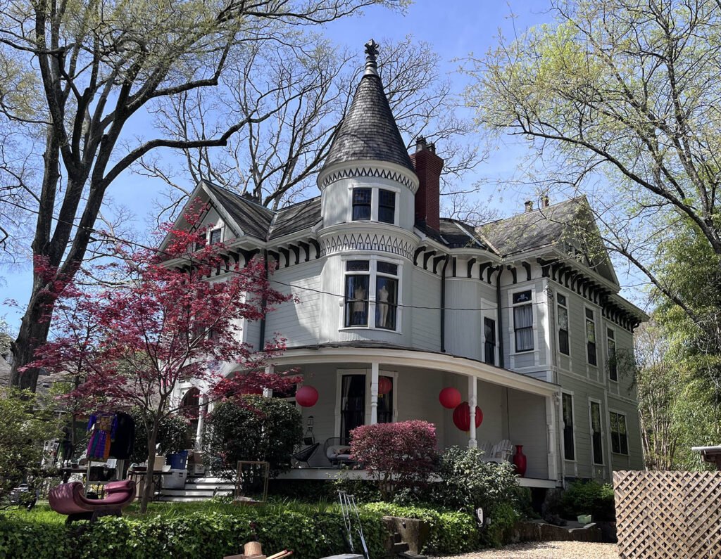 Atlanta's Inman Park: Self Guided Walking Tour - The First Ernest Woodruff House - 882 Euclid Ave | atlantaandbeyond.com