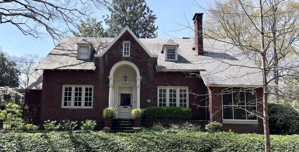 Atlanta's Inman Park: Self Guided Walking Tour - The Robert W. Woodruff Cottage - 100 Waverly Way | atlantaandbeyond.com