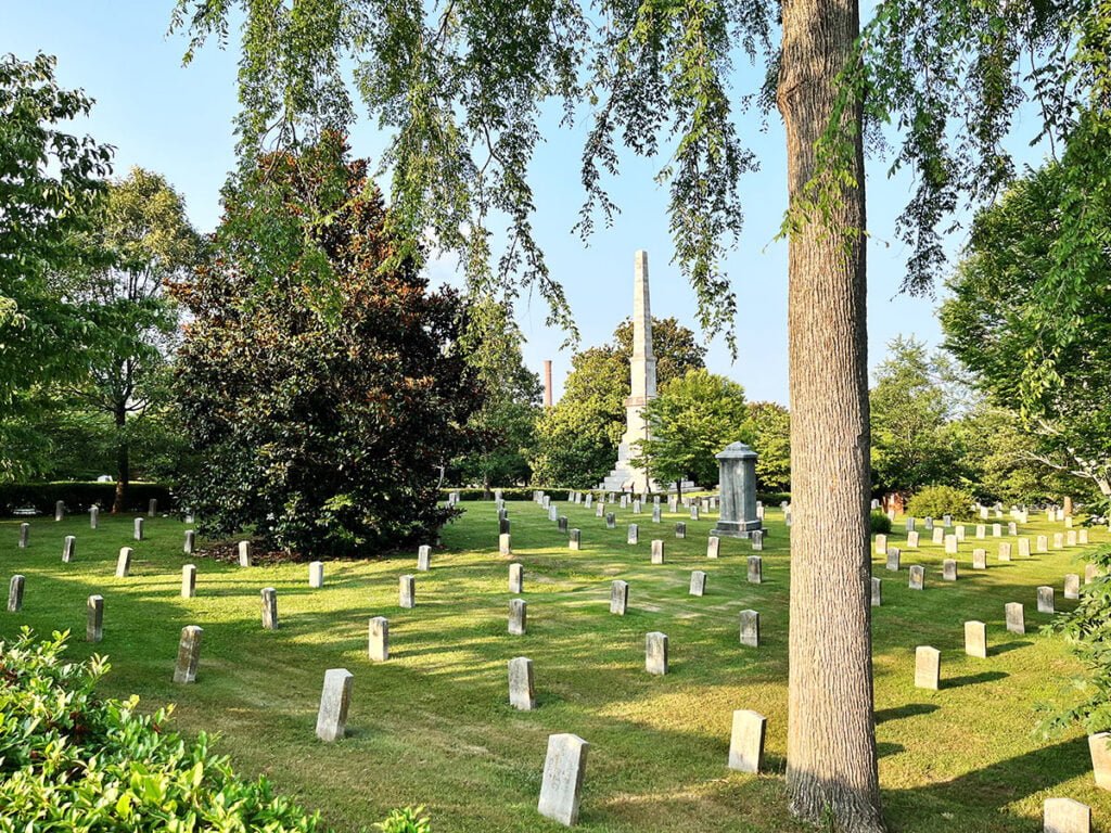 Confederate Burial Grounds at Oakland Cemetery, Atlanta | atlantaandbeyond.com