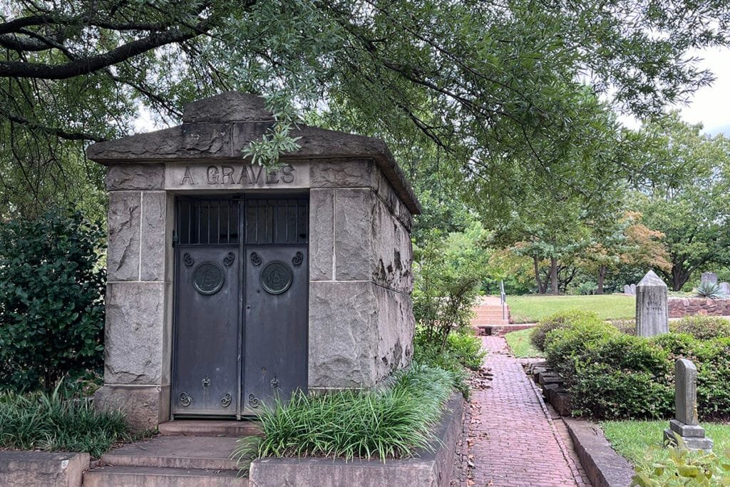 The Antoine Graves Mausoleum | atlantaandbeyond.com