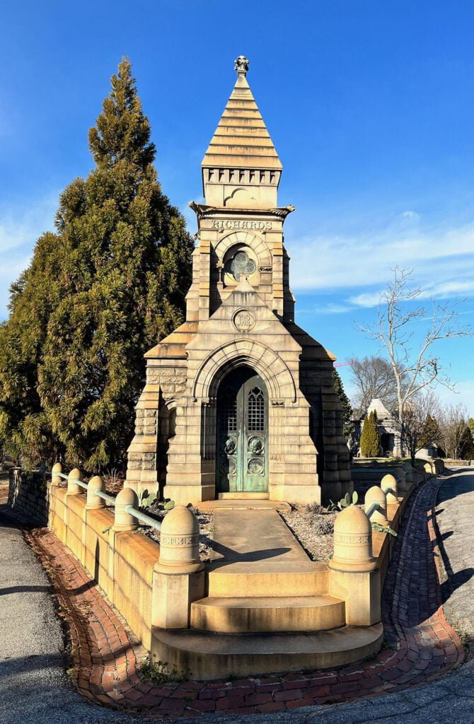 Richardson Romanesque Richards Mausoleum in Oakland Cemetery | atlantaandbeyond.com