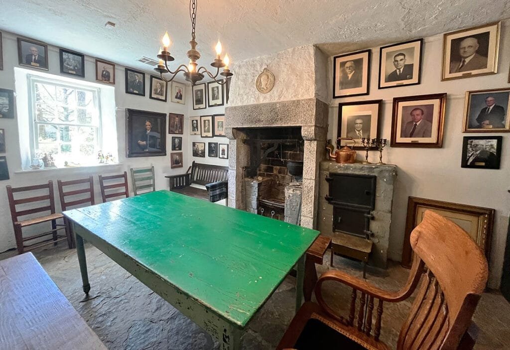 The kitchen of the Burns Cottage in Atlanta - A little slice of Scotland in Atlanta | atlantaandbeyond.com