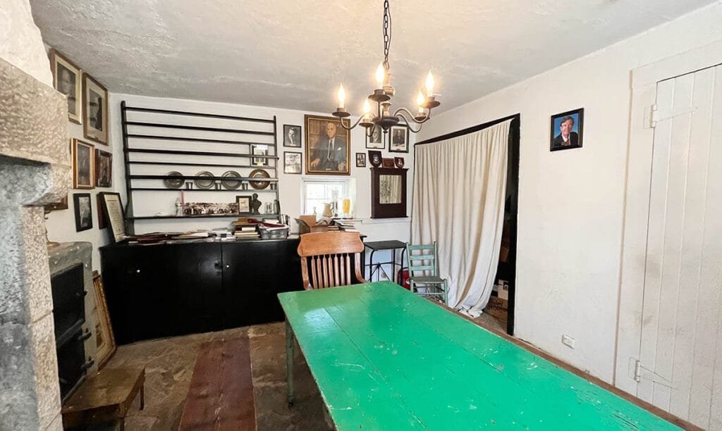 The Nook in the kitchen of the Burns Cottage in Atlanta - A little slice of Scotland in Atlanta | atlantaandbeyond.com