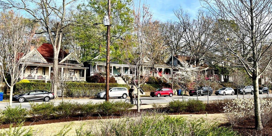 Houses along Boulevard in Atlanta's Grant Park | atlantaandbeyond.com