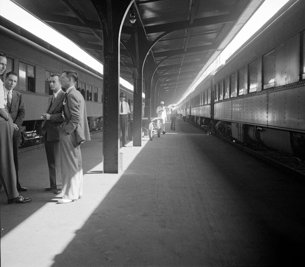 Trains in the Southern Railway Terminal in Atlanta, Georgia, 1941 courtesy of the US Library of Congress | atlantaandbeyond.com