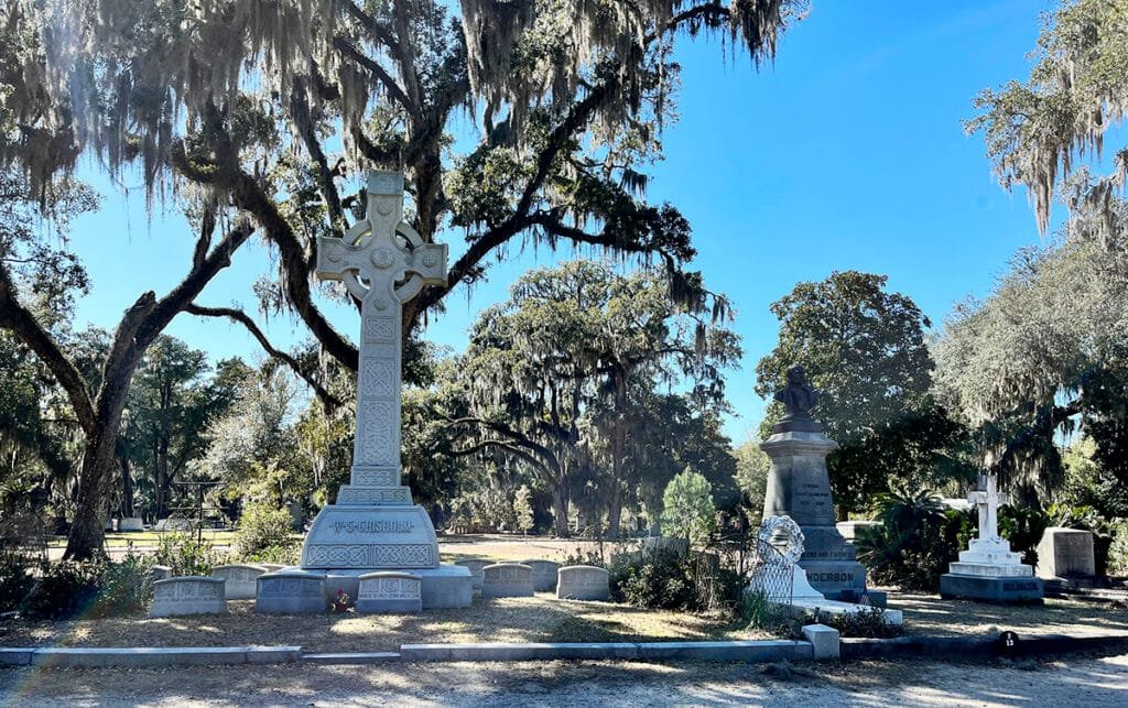 Explore Bonaventure Cemetery during your long weekend in Savannah | atlantaandbeyond.com