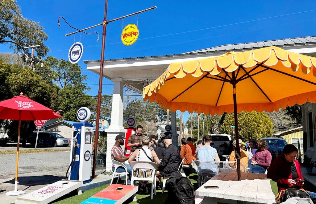 Lunch at Finches Sandwiches & Sundries in Thunderbolt during our long weekend in Savannah | atlantaandbeyond.com