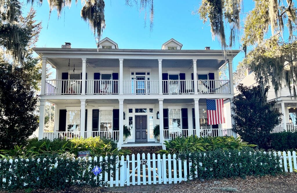 Explore the Isle of Hope Historic District on your Savannah 3-day itinerary | atlantaandbeyond.com