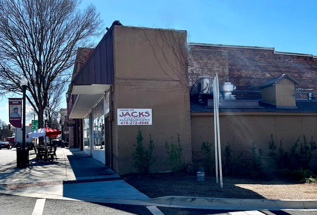If you are driving from Atlanta to Savannah stop at Jack's Hamburgers in Dublin GA for a sack of Jack's for lunch! | atlantaandbeyond.com