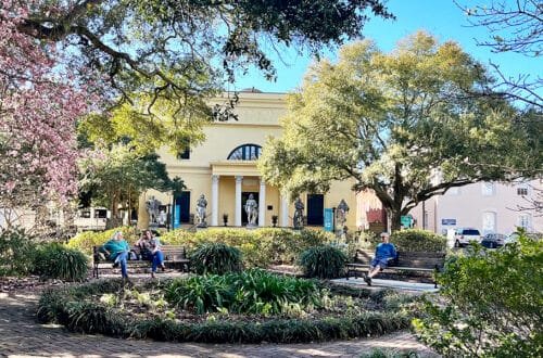 Explore the historic squares as part of the Savannah3-day itinerary | atlantaandbeyond.com