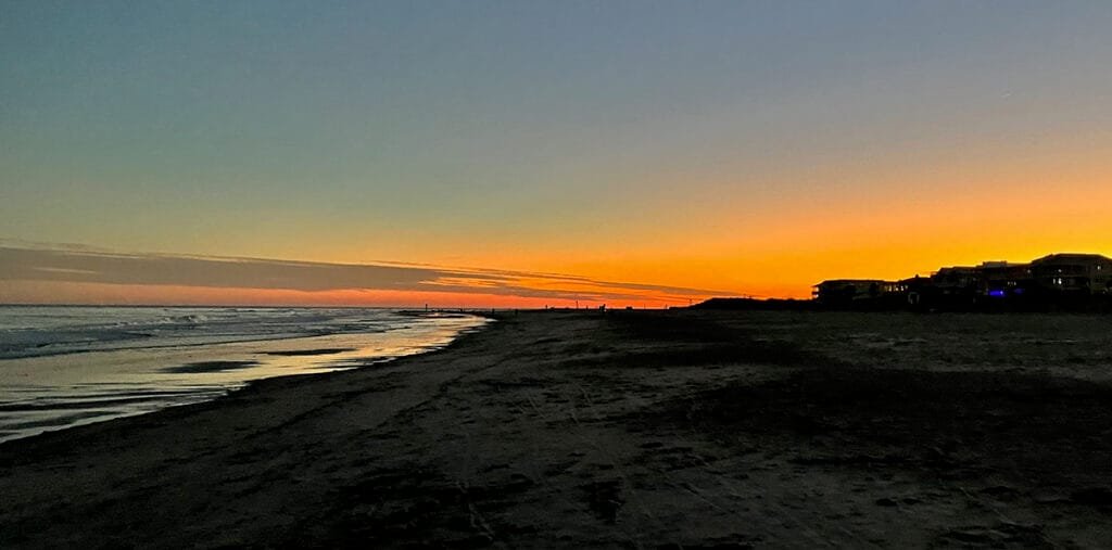Sunset on Tybee Island, Georgia during our long weekend in Savannah | atlantaandbeyond.com