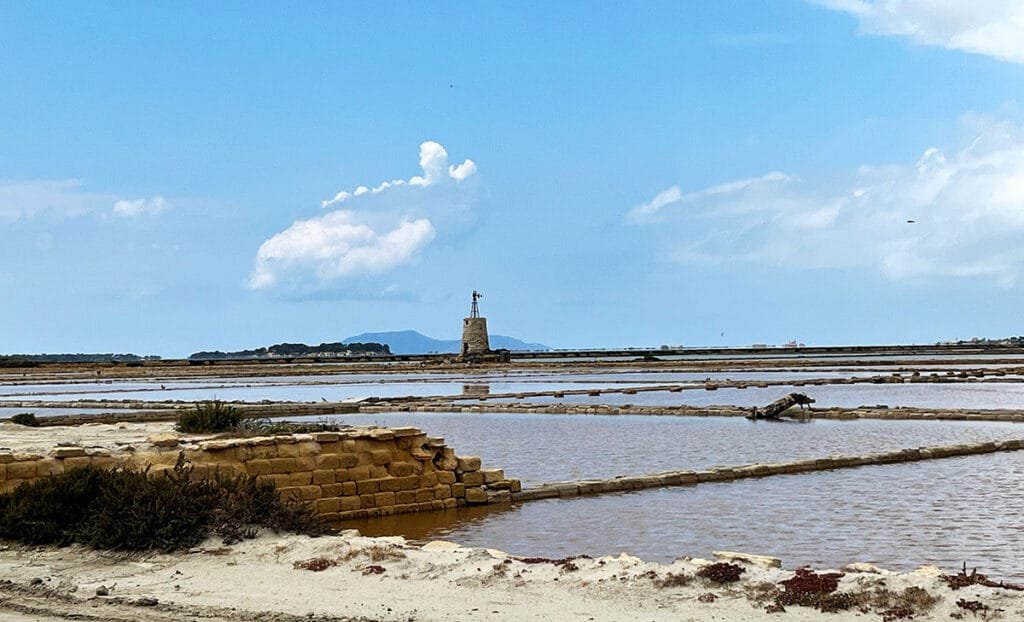 The salt pans become shallower the closer they are located to the coast | atlantaandbeyond.com