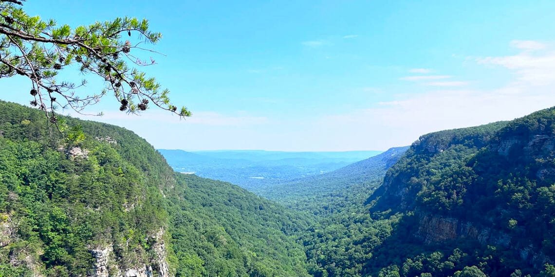 Visit Cloudland Canyon State Park for your Budget Romantic Getaway from Atlanta | atlantaandbeyond.com