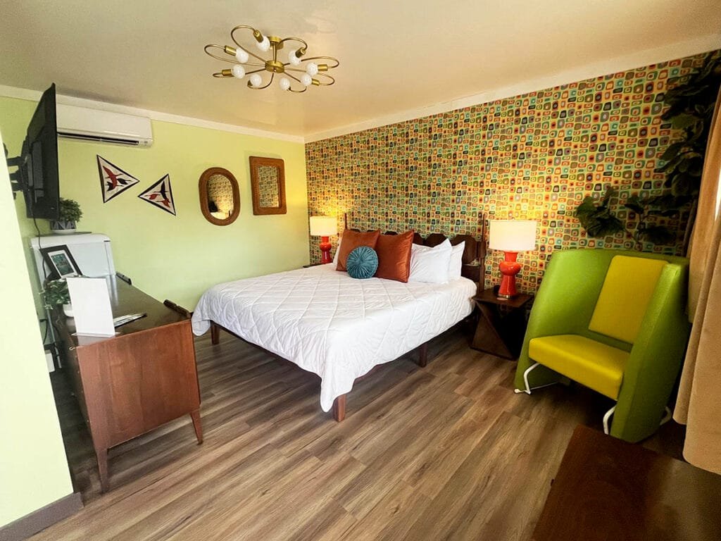 The Seriously 60s Room at the Groovy Nomad | atlantaandbeyond.com