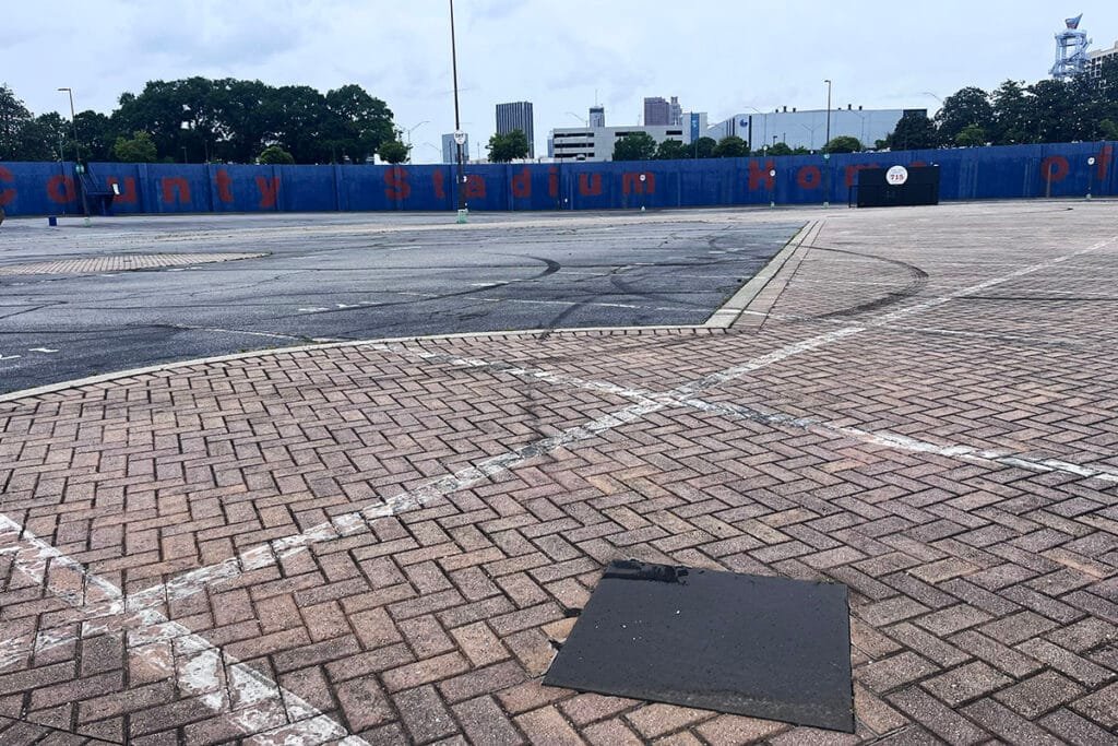 Commemorating Hank Aaron's Record Breaking 715th Home Run | atlantaandbeyond.com