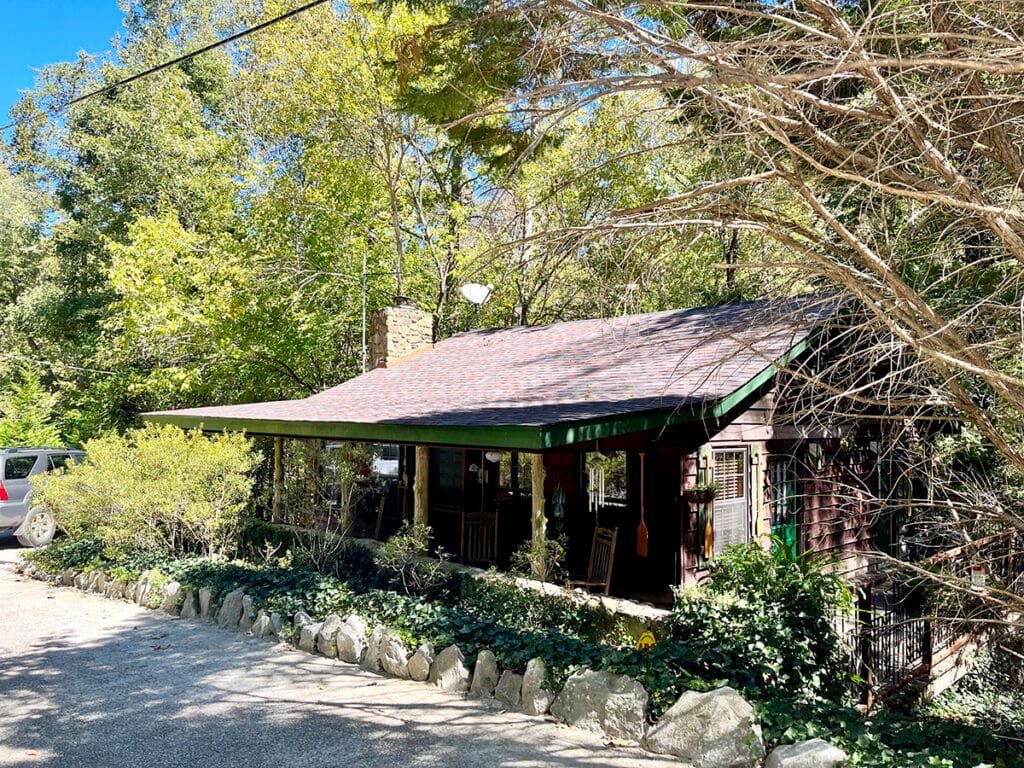 Cabin at Dismals Canyon, Alabama | atlantaandbeyond.com