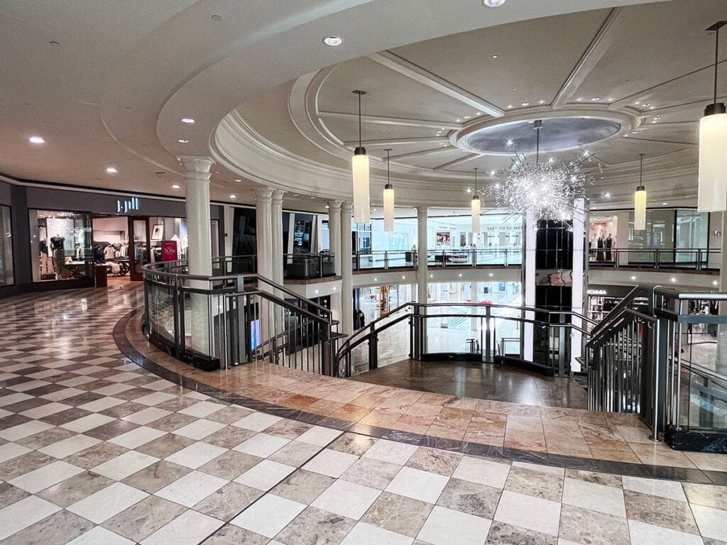 The interior of Phipps Plaza in Buckhead | atlantaandbeyond.com