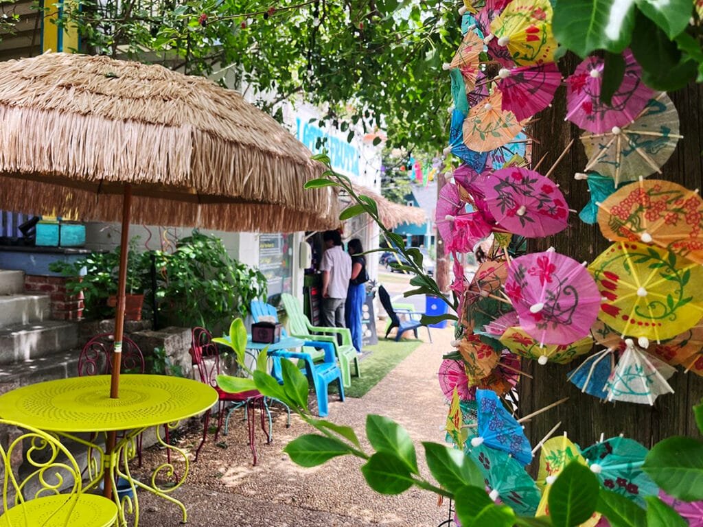 Have lunch at Lotta Frutta on Day 3 of your 4 Day Atlanta Itinerary | atlantaandbeyond.com