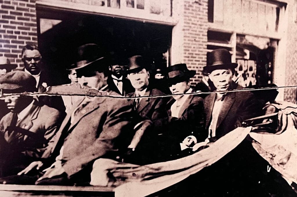 Alonzo Herndon in a motorcade with Booker T. Washington as part of the National Negro Business League | atlantaandbeyond.com